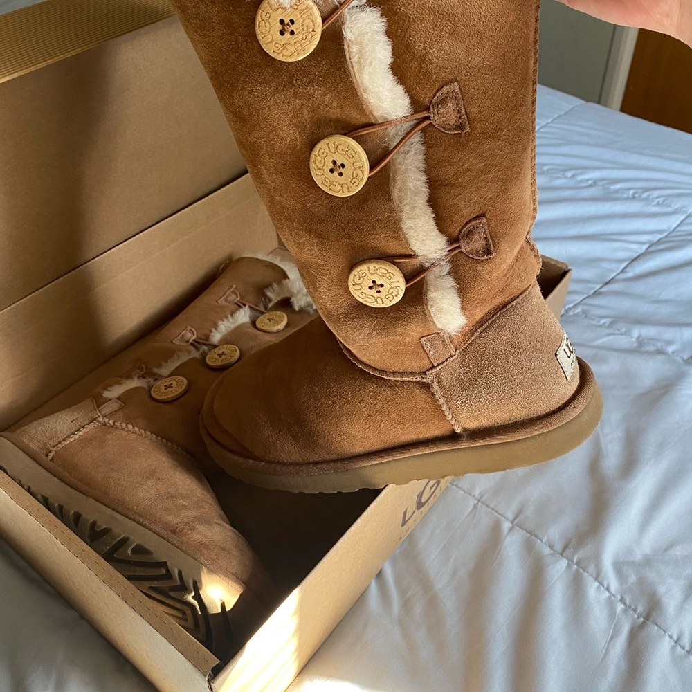 Ugg Bailey Button Triplet - image 1